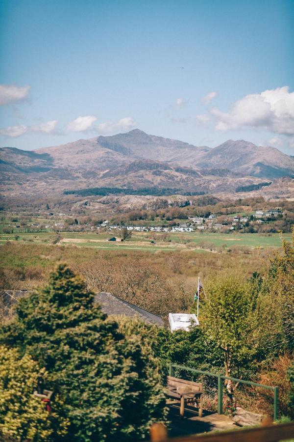 Ferlas Bed And Breakfast Penrhyndeudreath Exterior photo