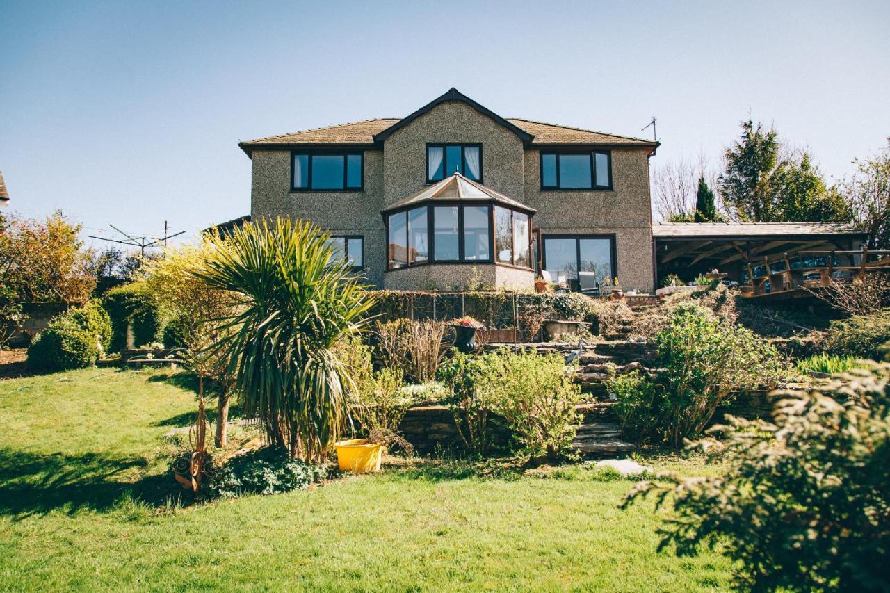 Ferlas Bed And Breakfast Penrhyndeudreath Exterior photo